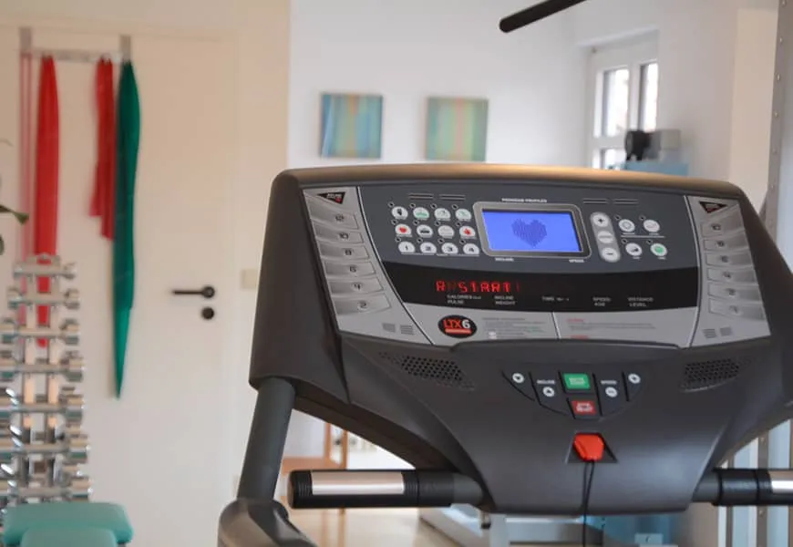 Praxiseinrichtung mit heller Beleuchtung und kurzen Wegen